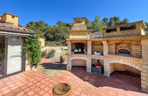 Cabrieres-dʼAigues House | Belle maison accès étang