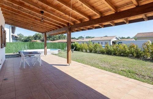 Tosse House | Belle Maison Landaise: Pet-Friendly Retreat Near Beaches
