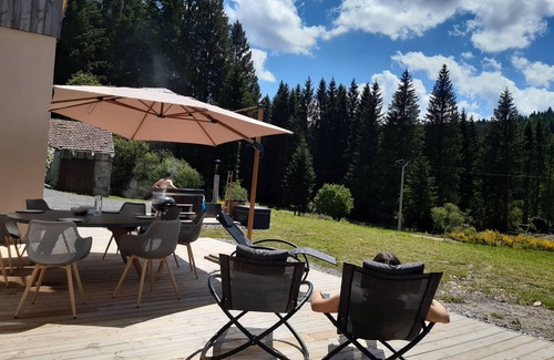 Liezey House | Elegant Belle Maison: Family-Friendly Retreat with Nordic Bath