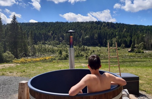 Liezey House | Elegant Belle Maison: Family-Friendly Retreat with Nordic Bath