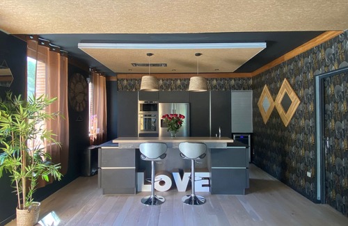 Lagrace-Dieu Villa | Beautiful Toulousaine with Pool & Ocean View for Families