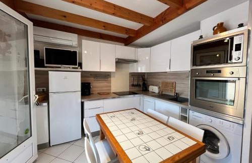 Portiragnes-Plage Villa | Relaxing Villa 400m from the Beach with Pool & Parking
