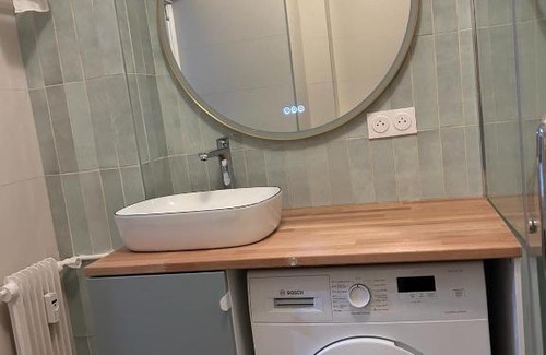 Meudon Apartment | Inviting Belle Vue: Family-Friendly Stay with 9.6 Rating