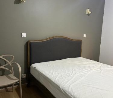 Meudon Apartment | Inviting Belle Vue: Family-Friendly Stay with 9.6 Rating