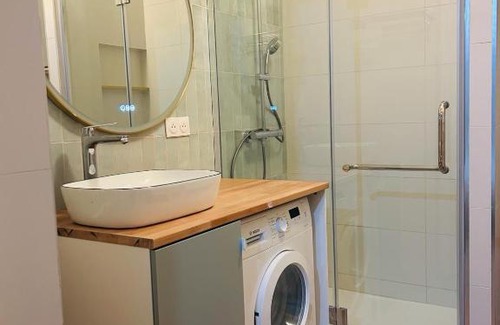 Meudon Apartment | Inviting Belle Vue: Family-Friendly Stay with 9.6 Rating