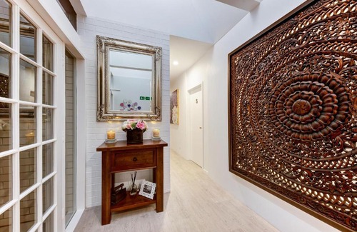Bli Bli House | Beautiful Belle Vue Manor Couples Retreat with Pool Access