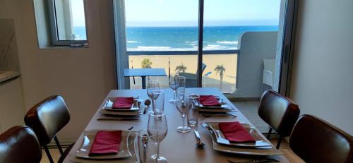 Le Grand Large Apartment | Elegant Belle Vue Mer Canet Plage with Heated Pool Access