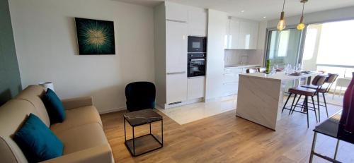 Le Grand Large Apartment | Elegant Belle Vue Mer Canet Plage with Heated Pool Access