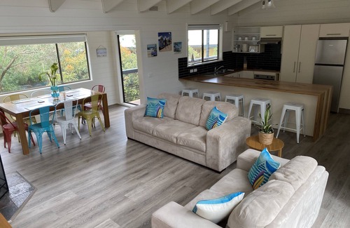 Smiths Beach House | Belle Vue on Beachcomber: Steps from the Ocean with Pool