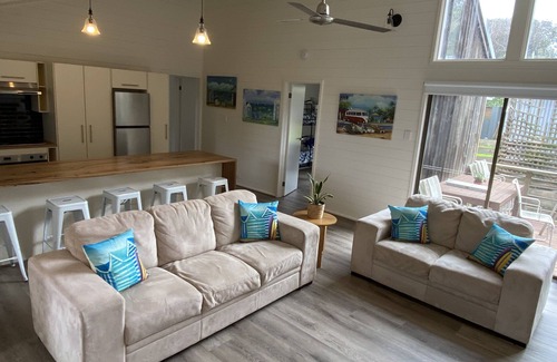 Smiths Beach House | Belle Vue on Beachcomber: Steps from the Ocean with Pool