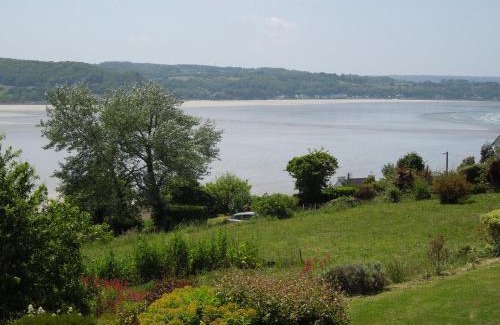 Saint-Michel-en-Greve Apartment | Scenic Oceanfront Retreat at Belle Vue Sur Mer
