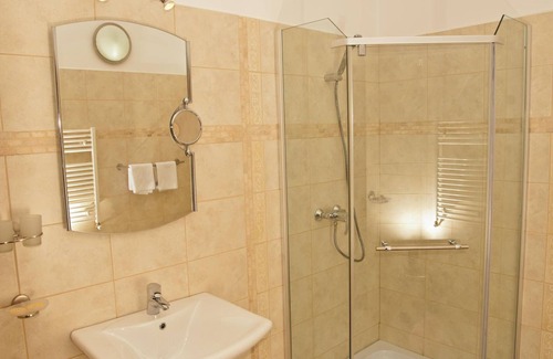 Iasi Hotel | Discover Belleville: Top-Rated Stay with Family Amenities
