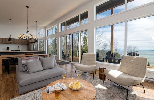 Les Eboulements Ski Chalet | Discover Bellevue 169: Riverview, Jacuzzi & Pool Amenities