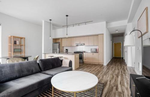 Wilburton Apartment | Inviting Bellevue 2BR with BBQ & Gym near Spring District