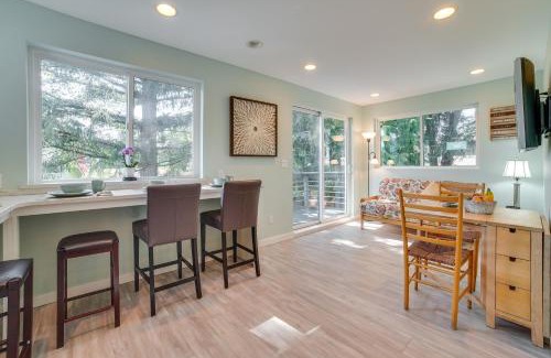 East Lake Hills Apartment | Convenient Bellevue Abode with Balcony, Near Downtown Seattle