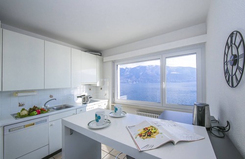 Ronco sopra Ascona Apartment | Lake View Bellevue Apartment in Scenic Porto Ronco
