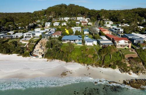 Hyams Beach House | Oceanfront Bellevue at Hyams Beach - Rated 9.5/10