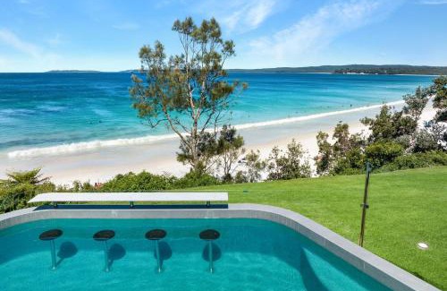 Hyams Beach House | Oceanfront Bellevue at Hyams Beach - Rated 9.5/10