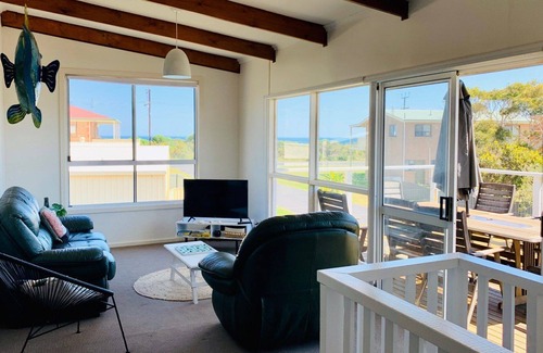 Lacepede House | Bellevue Drive is all about the coastal lifestyle, enjoying friends,...