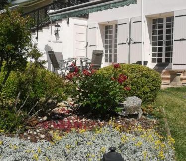 Chateauneuf-de-Galaure Bed & Breakfast | Experience Bellevue: Oceanfront Bliss with Pool & Dining