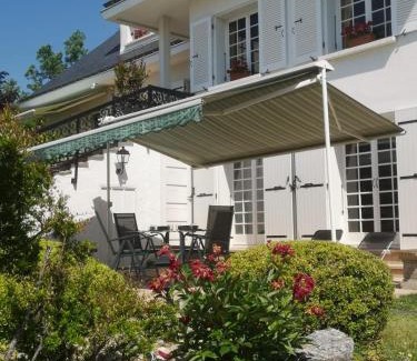 Chateauneuf-de-Galaure Bed & Breakfast | Experience Bellevue: Oceanfront Bliss with Pool & Dining