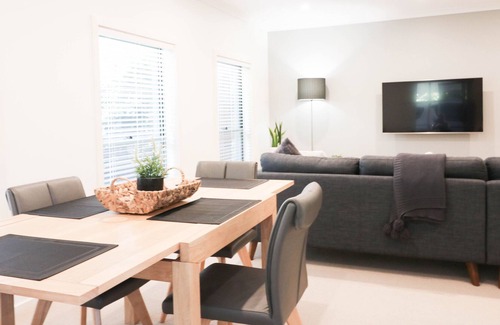 Wolumla House | Bellevue Haven - 1 bedroom, pet friendly apartment away from it all. 2+ nights
