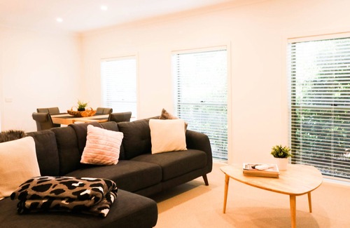 Wolumla House | Bellevue Haven - 1 bedroom, pet friendly apartment away from it all. 2+ nights