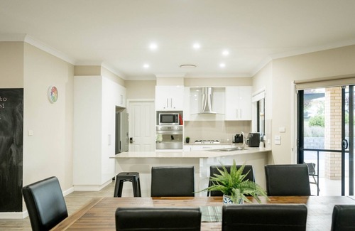 Moore Creek House | Bellevue Holiday House