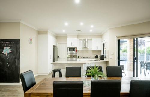 Moore Creek House | Bellevue Holiday House