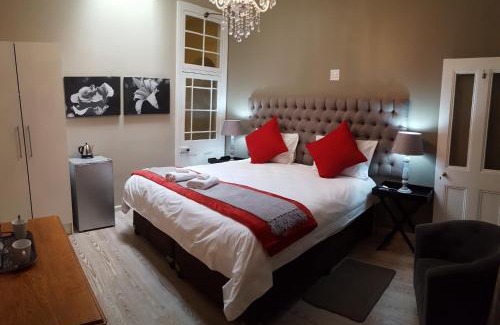 Dundee House | Oceanfront Bellevue Manor Guest House with Pool & Great Reviews