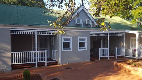 Dundee House | Oceanfront Bellevue Manor Guest House with Pool & Great Reviews