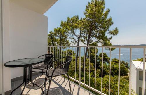 Orebic Hotel | Discover Aminess Casa Bellevue: Oceanfront Bliss Awaits