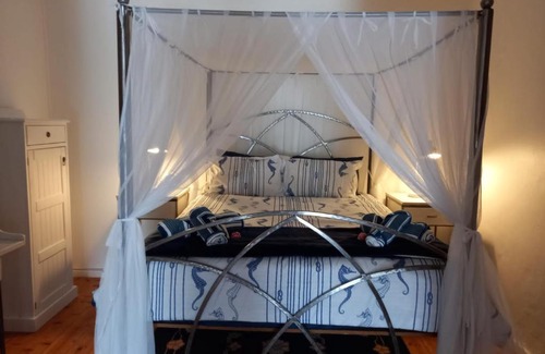 Still Bay Apartment | Inviting Bellevue Resort: Family-Friendly with Pool Access