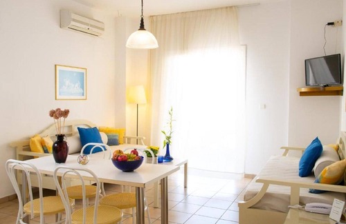 Agios Nikolaos House | Beloved Bellevue Suites: Pool View & Breakfast Included