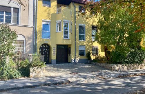 Vac House | Kid-Friendly Bellevue Vendégházak with High Guest Ratings