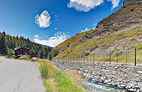 Intermountain House | Tranquil Escape at Bellflower Trout House with Hot Tub