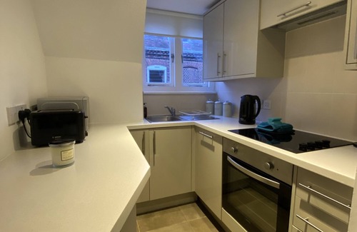 King's Lynn Apartment | Experience Bellfosters: Oceanfront Bliss with Breakfast