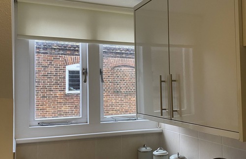 King's Lynn Apartment | Experience Bellfosters: Oceanfront Bliss with Breakfast