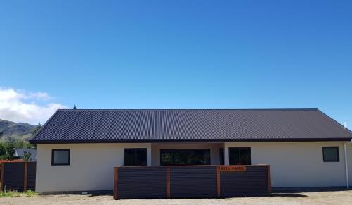 Lowburn House | Elegant Bellhaven: 4-Star Stay with Family-Friendly Amenities