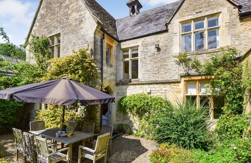 Inchbrook House | Guest Rated: Bellhouse - Ideal for Families with Pets
