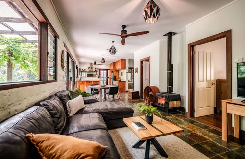 Fernmount House | Discover Bellingen Forest Retreat with Pet-Friendly Comfort