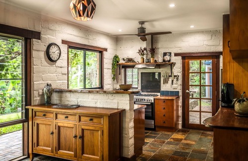 Fernmount House | Discover Bellingen Forest Retreat with Pet-Friendly Comfort