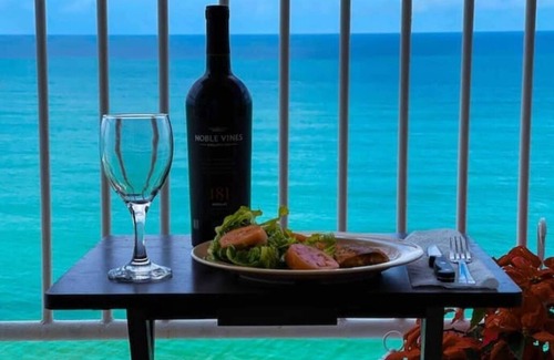 La Pared Apartment | Discover Family-Friendly Comfort at Bello Horizonte Hotel