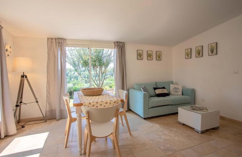 Lorgues House | Experience Family-Friendly Comfort at Bello Visto Hotel