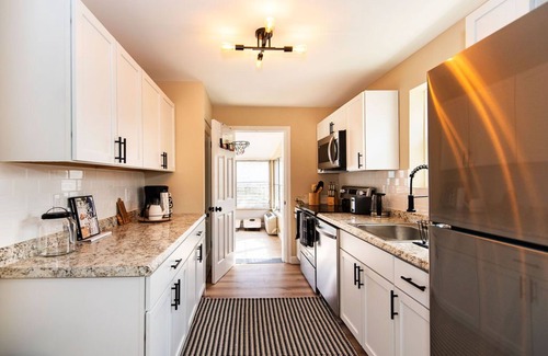 Mehlville House | Experience Bellsworth Bungalow: Guest Rated 9/10 & Family-Friendly