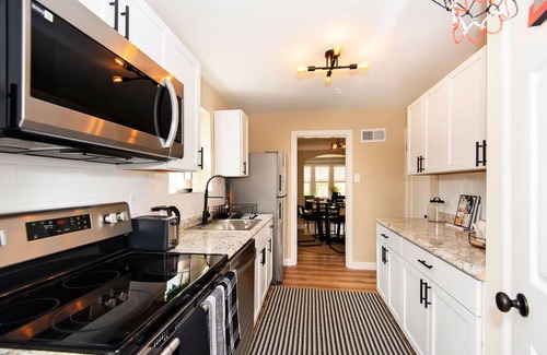 Mehlville House | Experience Bellsworth Bungalow: Guest Rated 9/10 & Family-Friendly