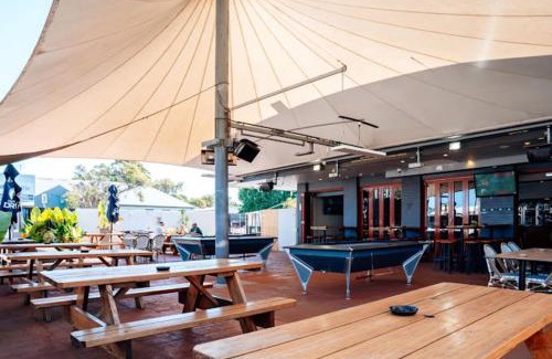 Belmont Hotel | Relaxing Retreat at Belmont Hotel Lake Macquarie with Pool
