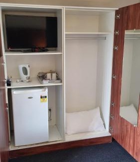 Belmont Hotel | Relaxing Retreat at Belmont Hotel Lake Macquarie with Pool