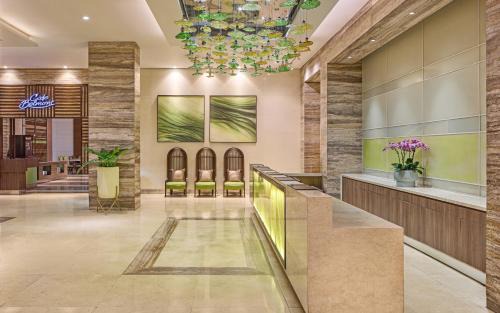 Pasay Hotel | Discover Belmont Hotel Manila: Pool, Spa & Family-Friendly