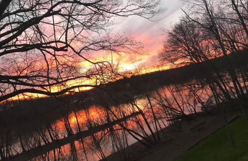Harbor House House | Belmont NC Riverfront 2-Bedroom Suite for Family Getaways